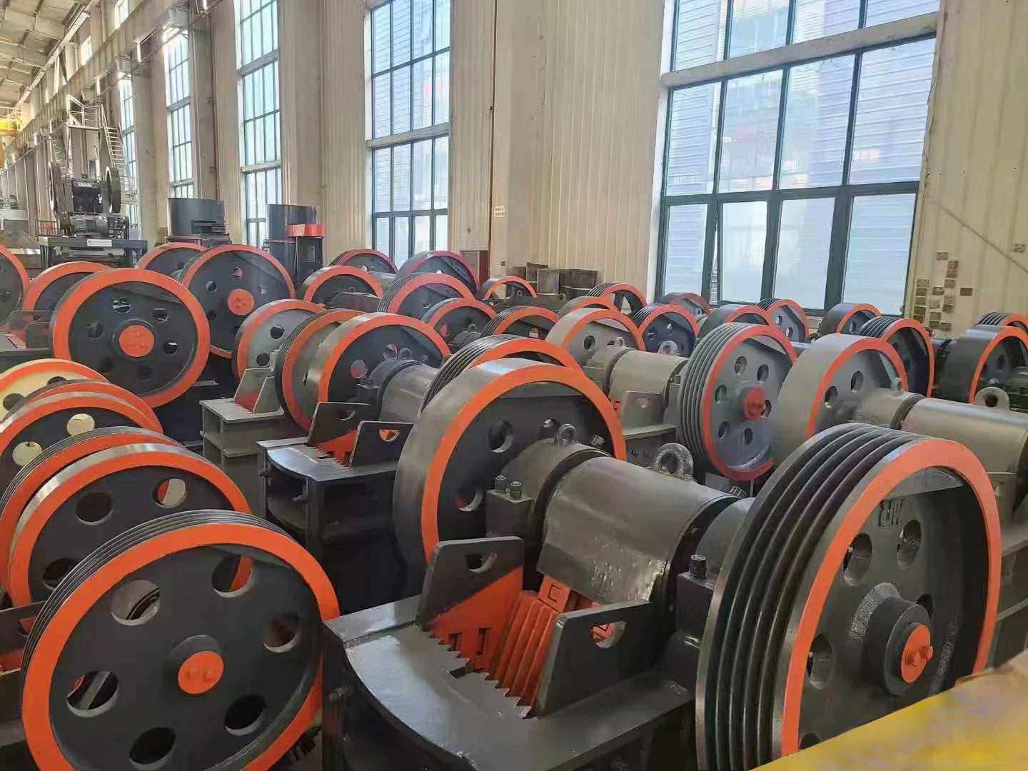 COPPERN 1-3 Tons Per Hour Mobile Stone Jaw Crusher Pe150 X 250 with AC Motor and Bearing for Quarry Mining High Productivity