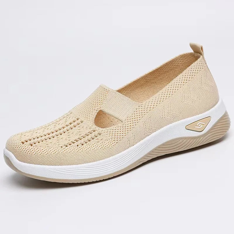 NY 2025 New lightweight summer breathable soft soled cloth shoes