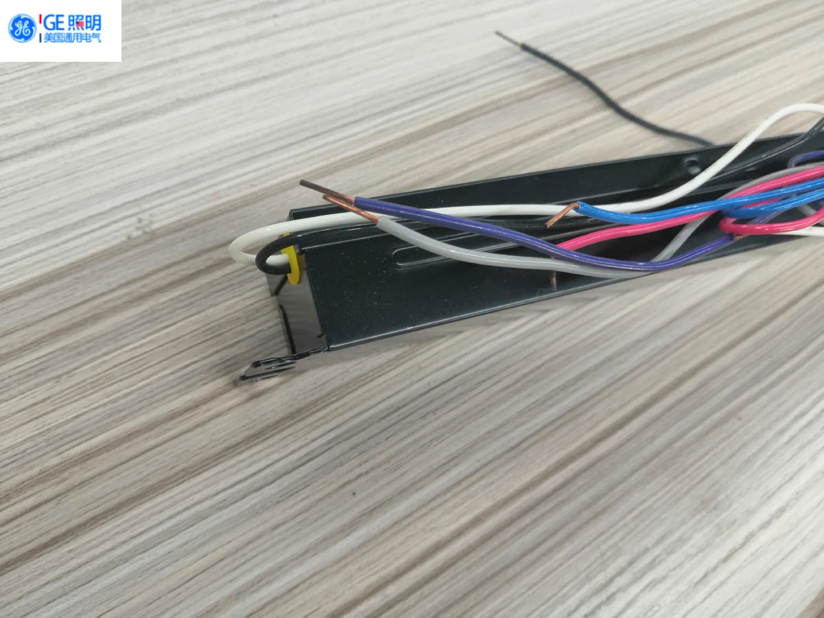 GE-UltraMax 120-277V Input 36W 700mA Max Output 84887 D036MP30X70V2SM 0-10V Dimming Programmable LED Driver