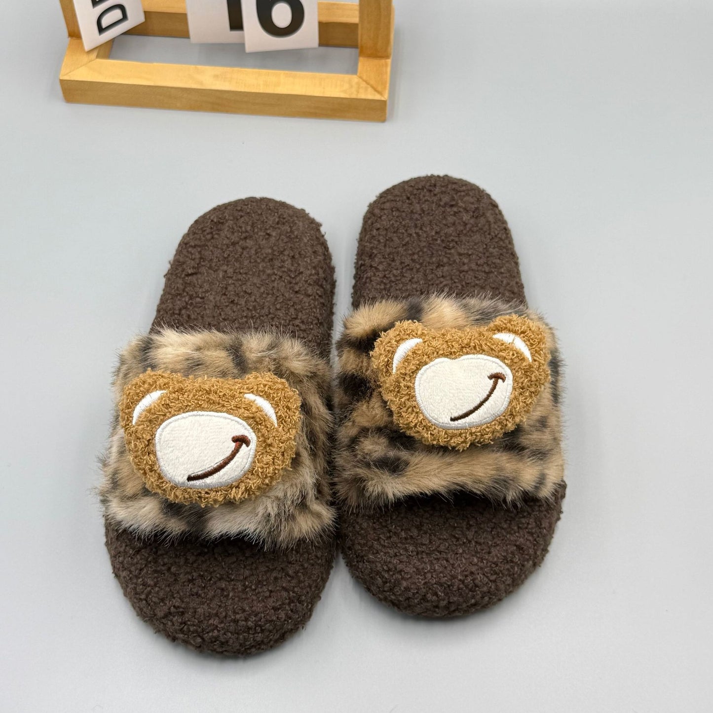 2025 Autumn and Winter New Leopard Print Warm Fur Slippers, One-Line Outer Wear Cotton Slippers, Home Slippers, Fashionable Outer Wear Slippers for Women