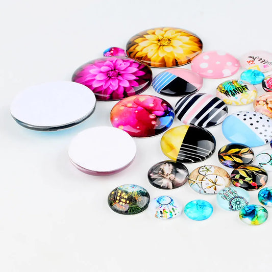 Breloques cabochons en verre à dos plat, style gothique sombre, tête de mort et fleur, pour la création de bijoux DIY. Démonstration de camée à dos plat pour la fabrication de bijoux DIY.