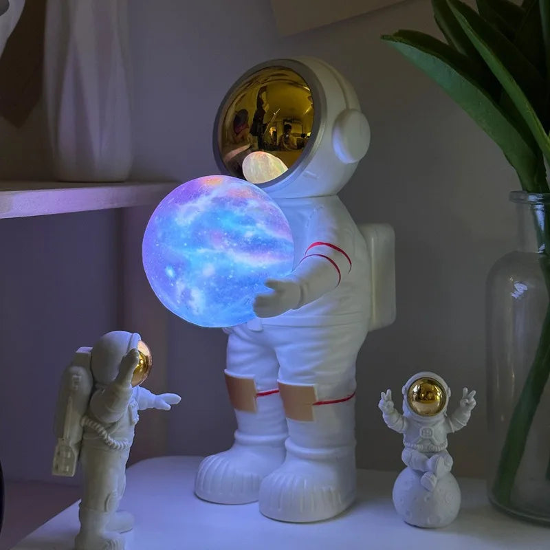 Space Man Hugging the Night Sky Bluetooth Speaker Dreamy Starry Sky Audio System Subwoofer Night Light Decoration Creative Gift