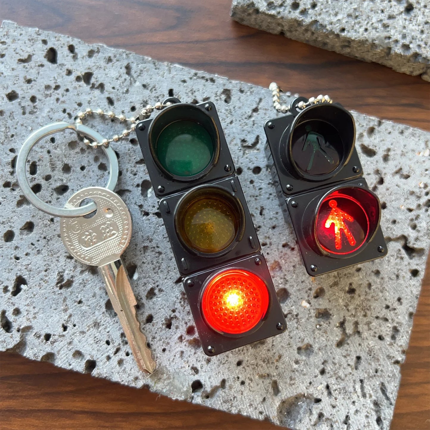 New Signal Traffic Light Keyring LED Pedestrian Safety Light Keychains Pendant Key Ring for Backpack Key Drivers Car Accessories