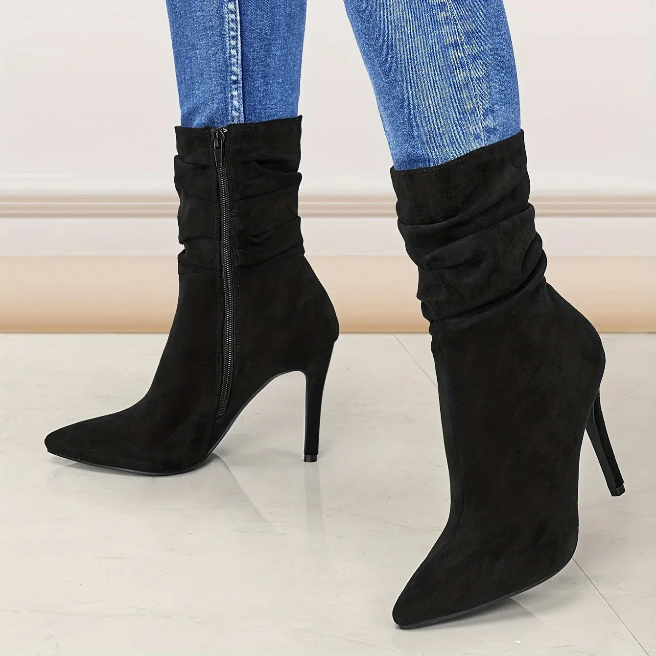 Women's Long Leg Knee High Boots for Autumn and Winter 2025, New Style for Women with Pointed Toes, Fine Heels, and Wrinkled Middle Heels, Women Shoes