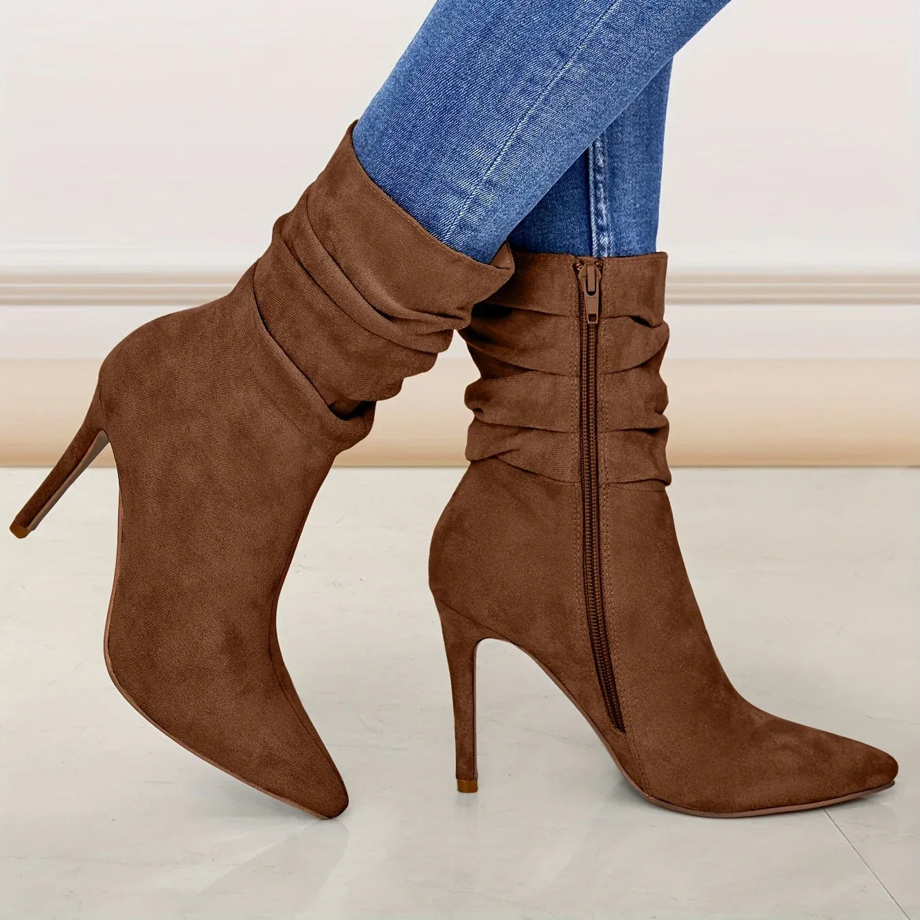 Women's Long Leg Knee High Boots for Autumn and Winter 2025, New Style for Women with Pointed Toes, Fine Heels, and Wrinkled Middle Heels, Women Shoes