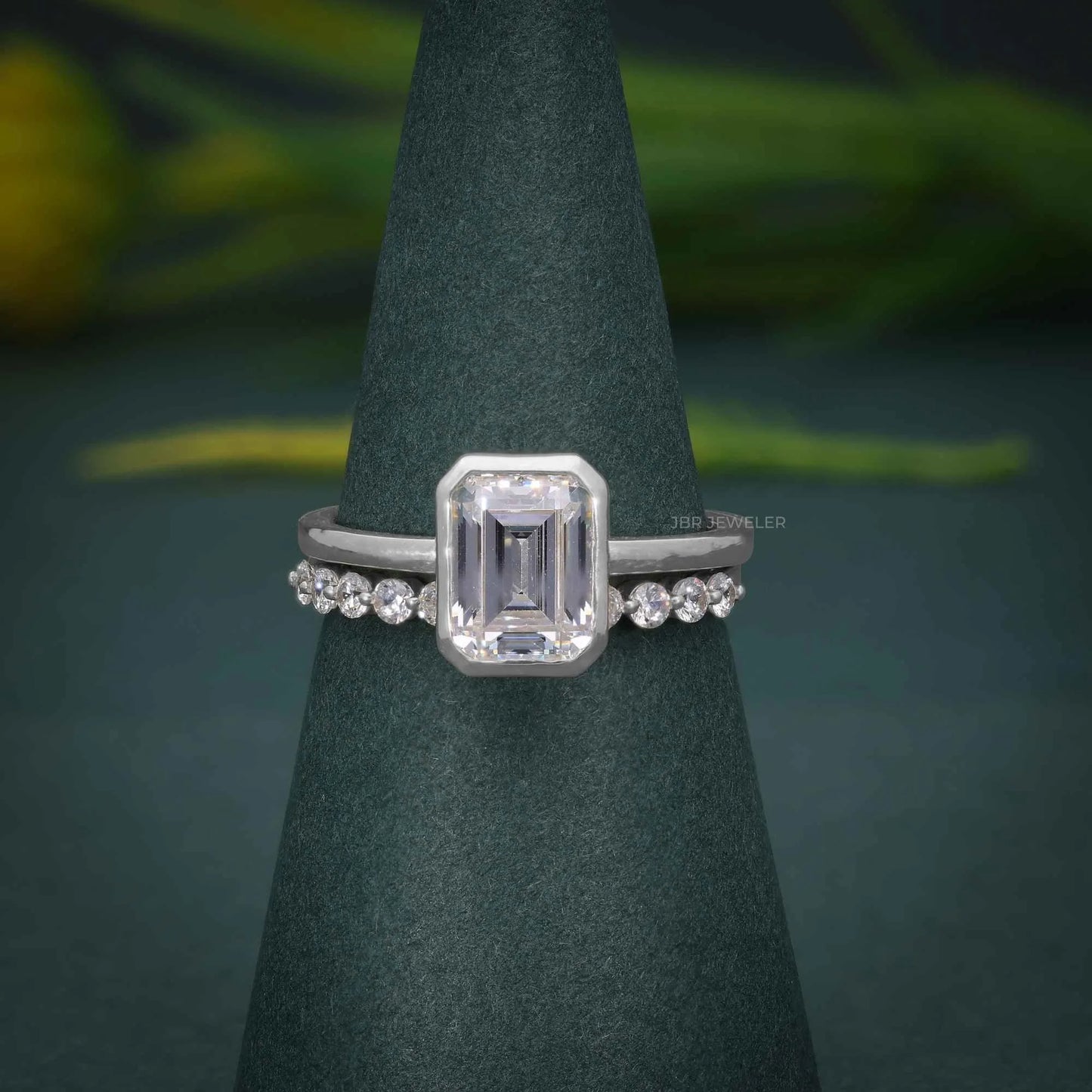 Top Trending Emerald IGI Certified VVS Lab Grown Diamond Bridal Set With 14k Gold Eternity Wedding Band For Women At Low Price