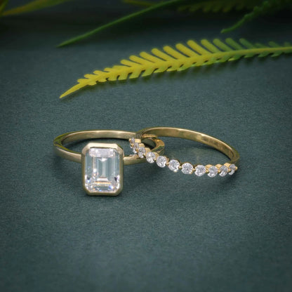Top Trending Emerald IGI Certified VVS Lab Grown Diamond Bridal Set With 14k Gold Eternity Wedding Band For Women At Low Price