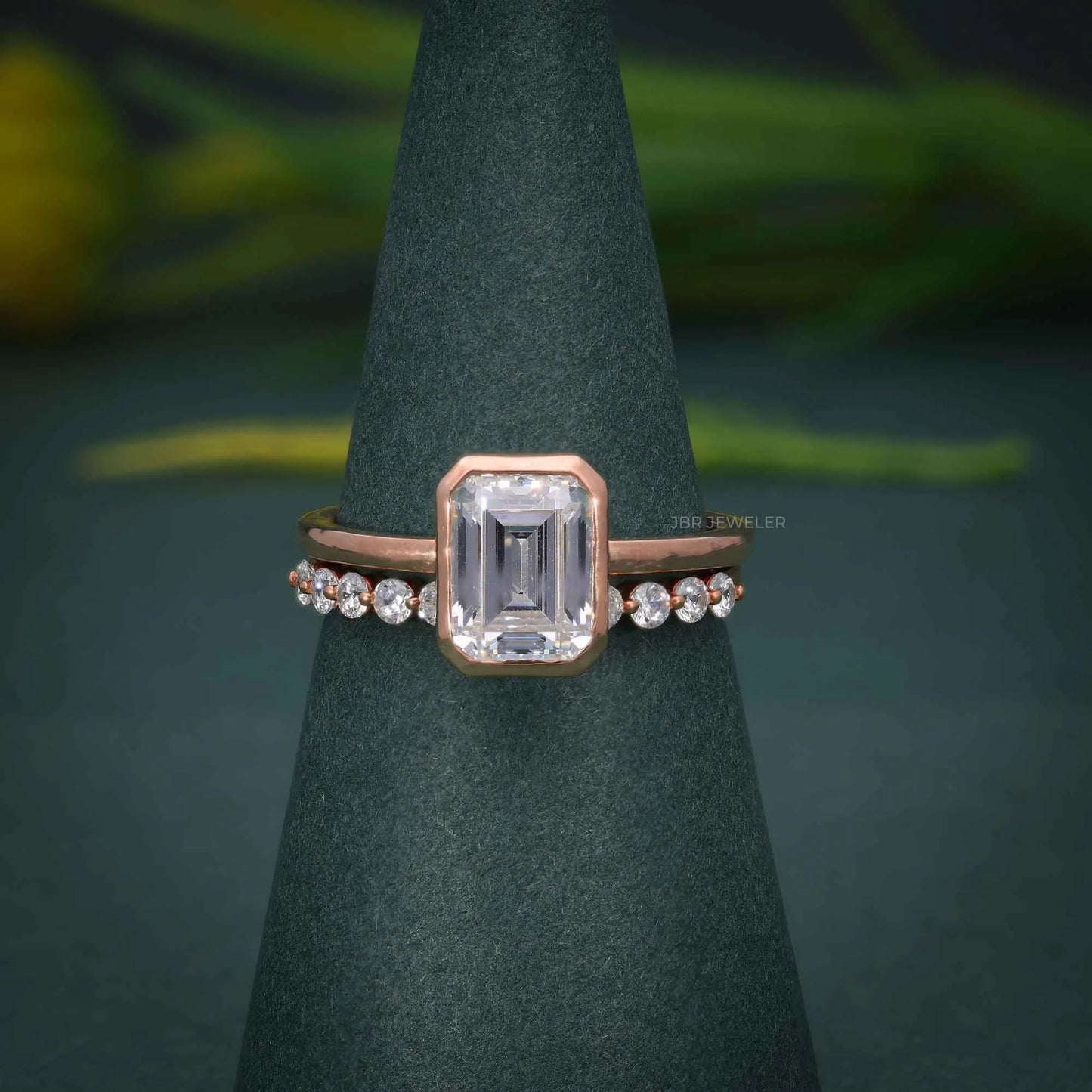Top Trending Emerald IGI Certified VVS Lab Grown Diamond Bridal Set With 14k Gold Eternity Wedding Band For Women At Low Price