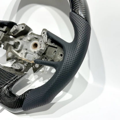 EU Warehouse in Stock High-quality Glossy Carbon Fiber Perforated Leather Car Steering Wheel for Renault Megane 4
