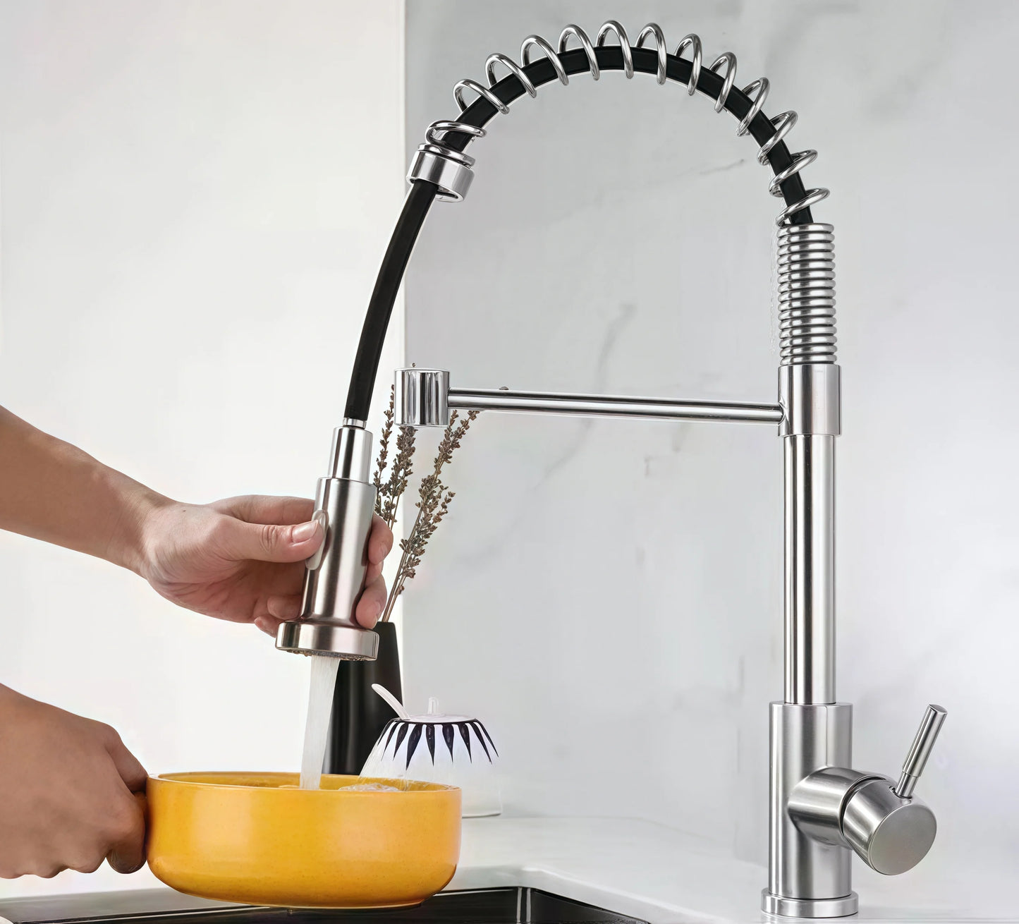 Modern Stainless Steel Single-Handle Kitchen Faucet Deck Mounted with Side Spray for Hotel Use