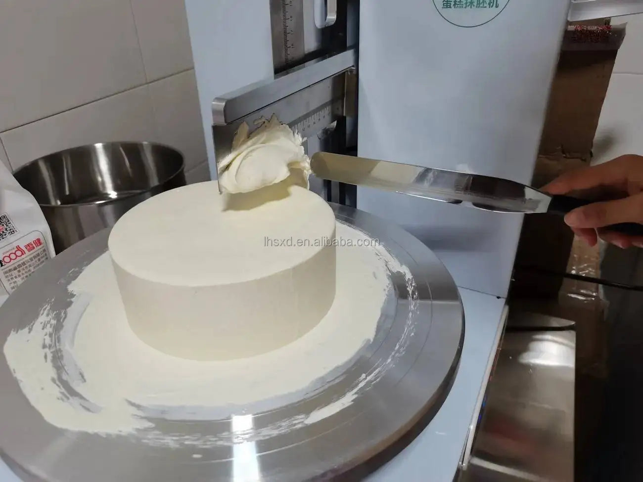 Baking Machinery Birthday Cake Plastering Machine  Cake Spreading Machine  Cream Coating and Baking Equipment