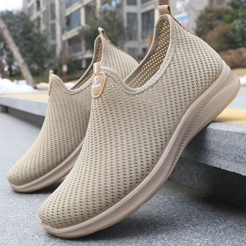 New Low-priced White Men's Sports Running Shoes, Walking Men's Casual Board Shoes