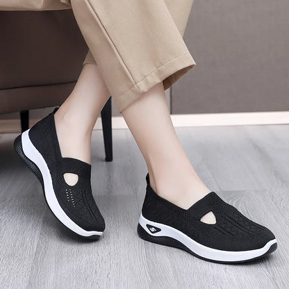 NY 2025 New lightweight summer breathable soft soled cloth shoes