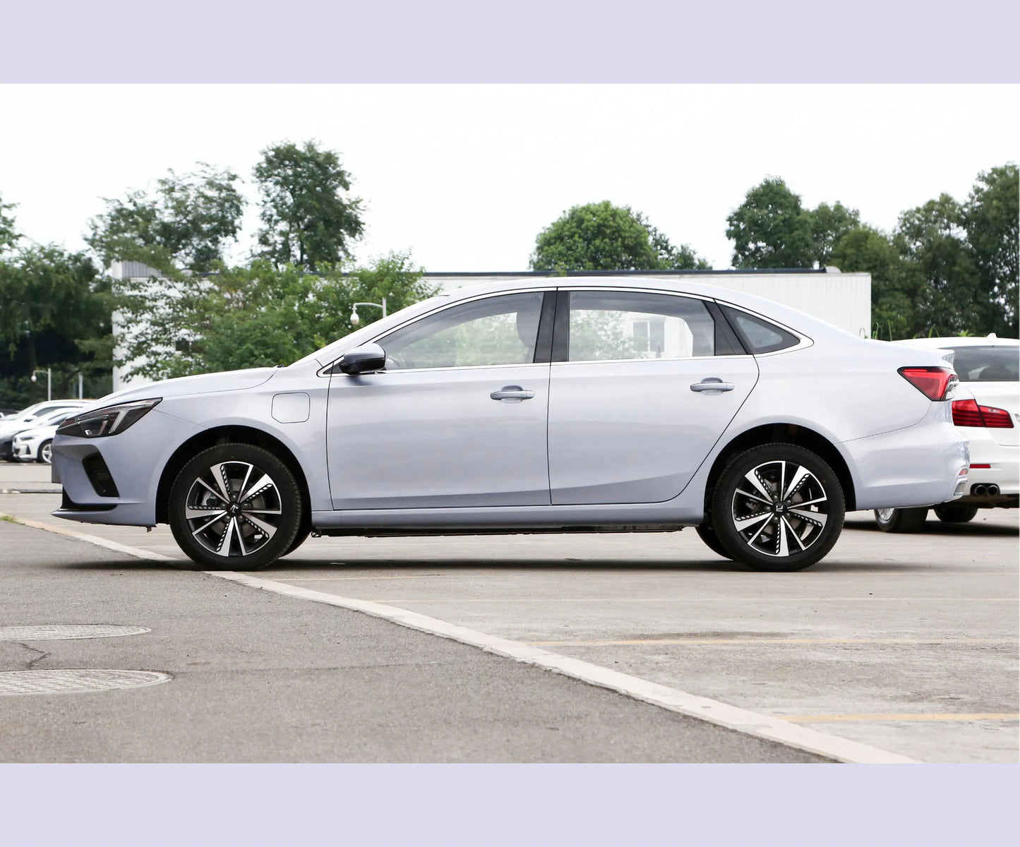 2022 Blue New Roewe Rising Auto ER6  Electric Car/Sedan with Very Long Charging Range, Equipped with the Driving Recorder