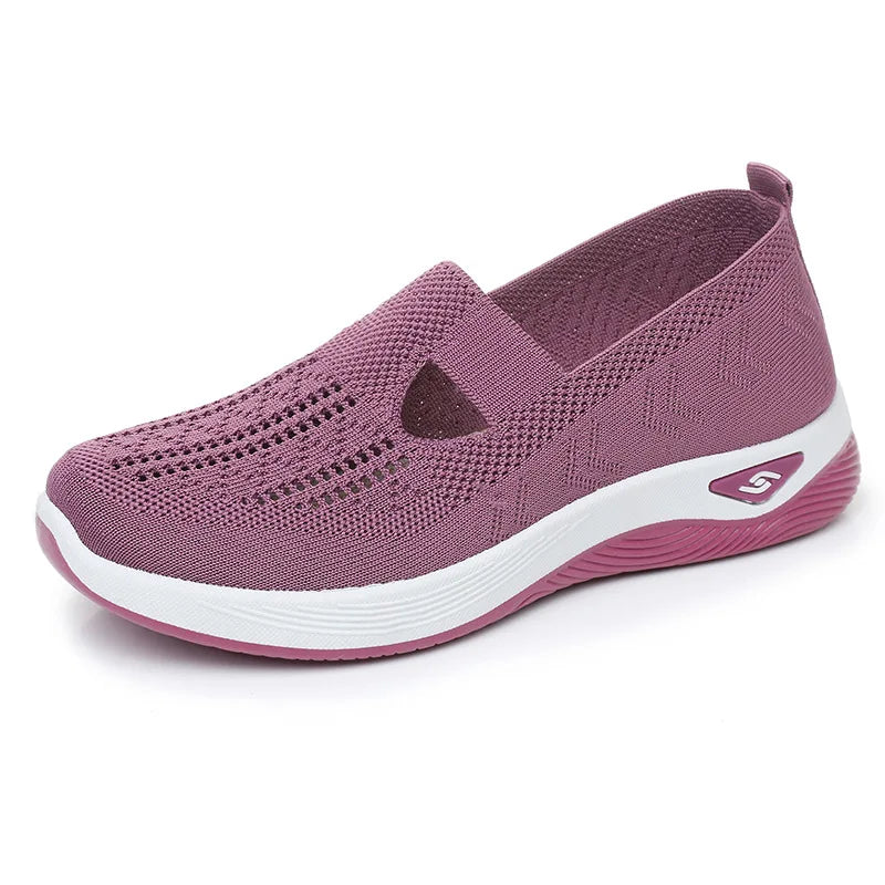 NY 2025 New lightweight summer breathable soft soled cloth shoes