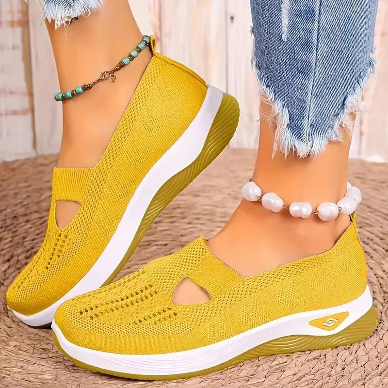 NY 2025 New lightweight summer breathable soft soled cloth shoes