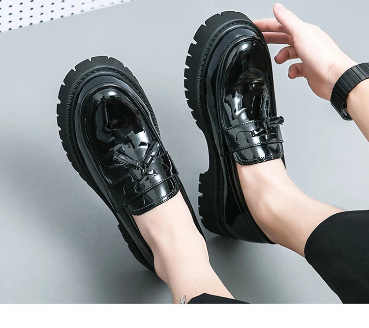 Thick Sole Classy Men Dress Shoes Black+White Color Handsome Wedding Tassels Loafer Shoes for Men