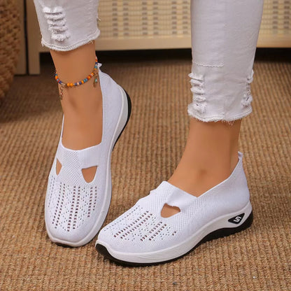 NY 2025 New lightweight summer breathable soft soled cloth shoes