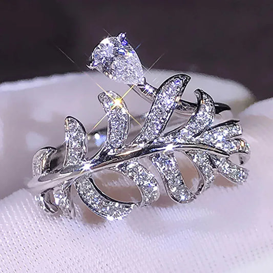 T0854 Women's White Gold Diamond Ring Pear Cut Natural Diamond Engagement Ring G Color Sparkling Leaf Design