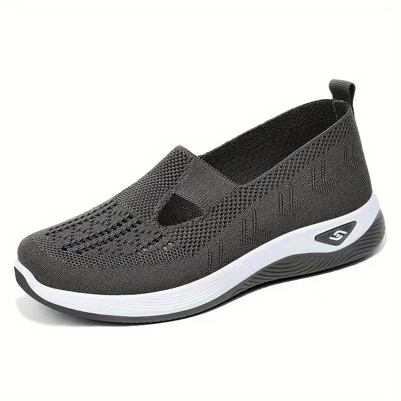 NY 2025 New lightweight summer breathable soft soled cloth shoes