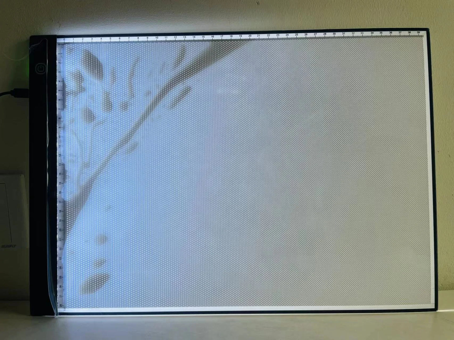 A3 Small Size Light Pad with Graduated Three-stage Adjustable Luminescent Backlight Illuminates the Drawing Board in the Dark.