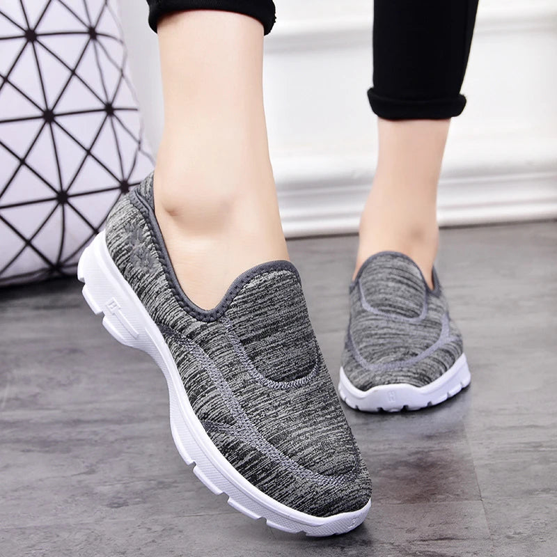 Old Beijing Cloth Shoes Wholesale Mother's Footwear Non-slip Soft Bottom Cheap Walking Casual Shoes Women