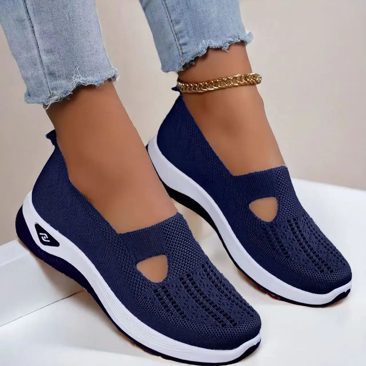 NY 2025 New lightweight summer breathable soft soled cloth shoes