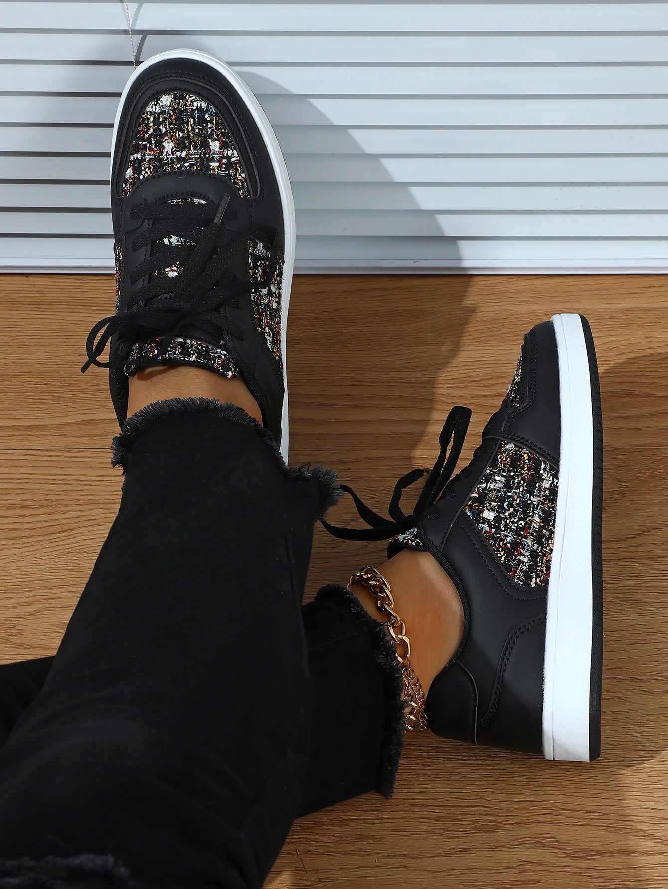 New Hot Product Brand Trendy Kasut Sneakers for Women 35-45 Woolen Flat Girls Casual Shoes Fashion Lace-up Factory Jinjiang