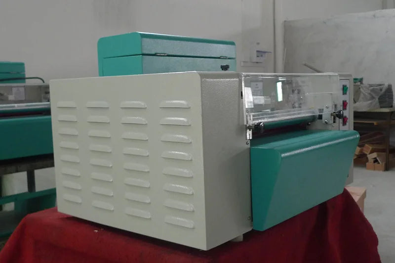 One Year Warranty No MOQ Desktop 18 Inch UV Coating Machine A3 Hand Feed UV Coater