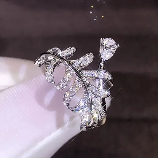 T0854 Women's White Gold Diamond Ring Pear Cut Natural Diamond Engagement Ring G Color Sparkling Leaf Design