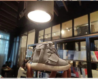 High Quality Portable Battery Charger Powerbank Coconut Sneakers 750 Shoe Power Bank 8000mAh  For All Phone