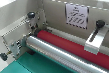 One Year Warranty No MOQ Desktop 18 Inch UV Coating Machine A3 Hand Feed UV Coater