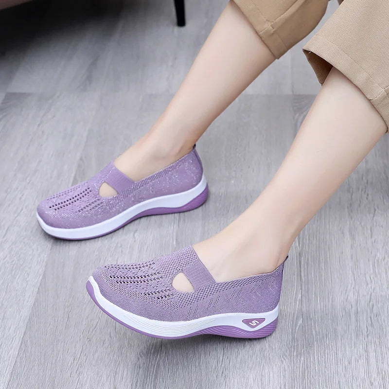 NY 2025 New lightweight summer breathable soft soled cloth shoes