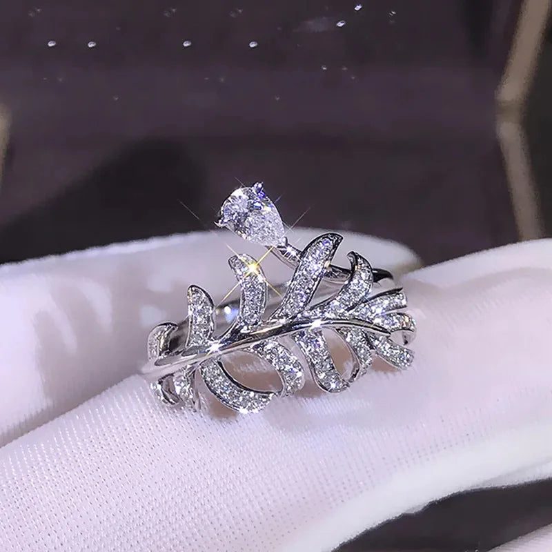 T0854 Women's White Gold Diamond Ring Pear Cut Natural Diamond Engagement Ring G Color Sparkling Leaf Design