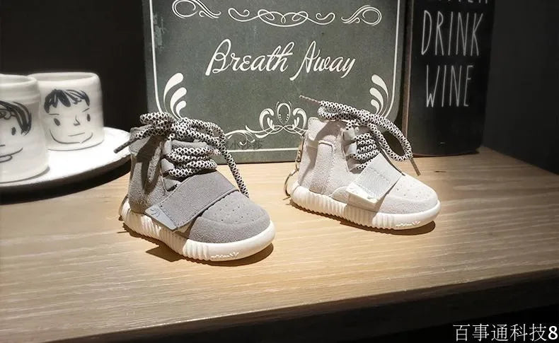 High Quality Portable Battery Charger Powerbank Coconut Sneakers 750 Shoe Power Bank 8000mAh  For All Phone