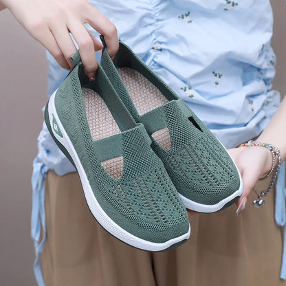 NY 2025 New lightweight summer breathable soft soled cloth shoes