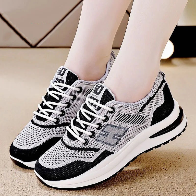 Spring Summer New Flying Ladies Sneakers Fashion Joker Running Mesh Breathable Casual Female Student Disposable Court Sneakers