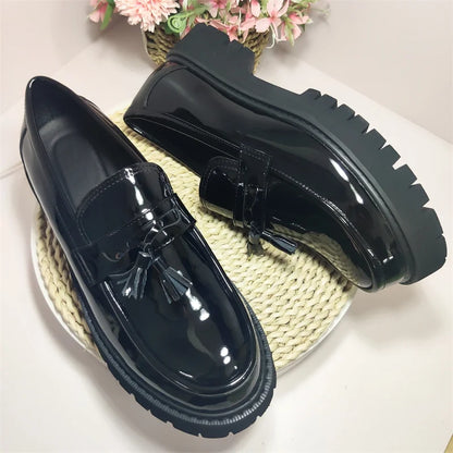 Thick Sole Classy Men Dress Shoes Black+White Color Handsome Wedding Tassels Loafer Shoes for Men