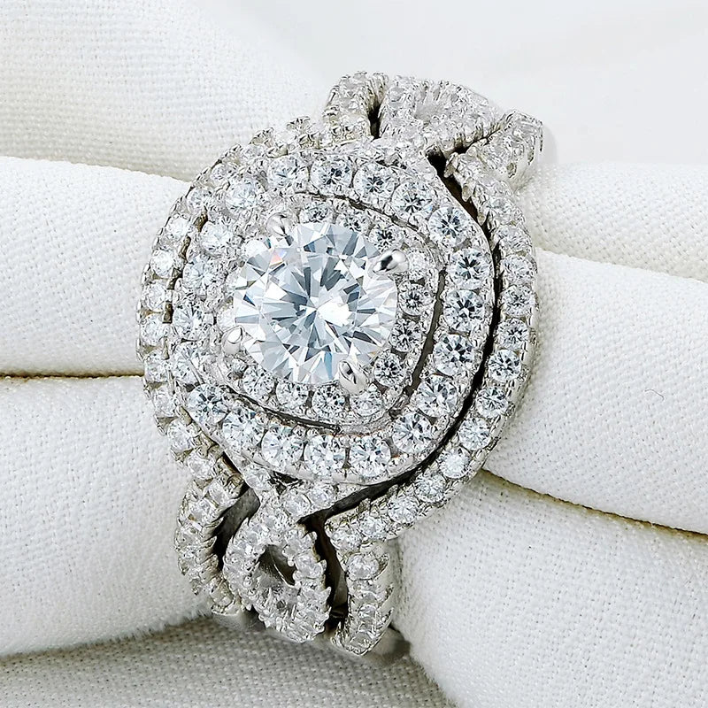Q024 Women's White Gold Diamond Engagement Ring Round Brilliant Cut D Color Halo Design