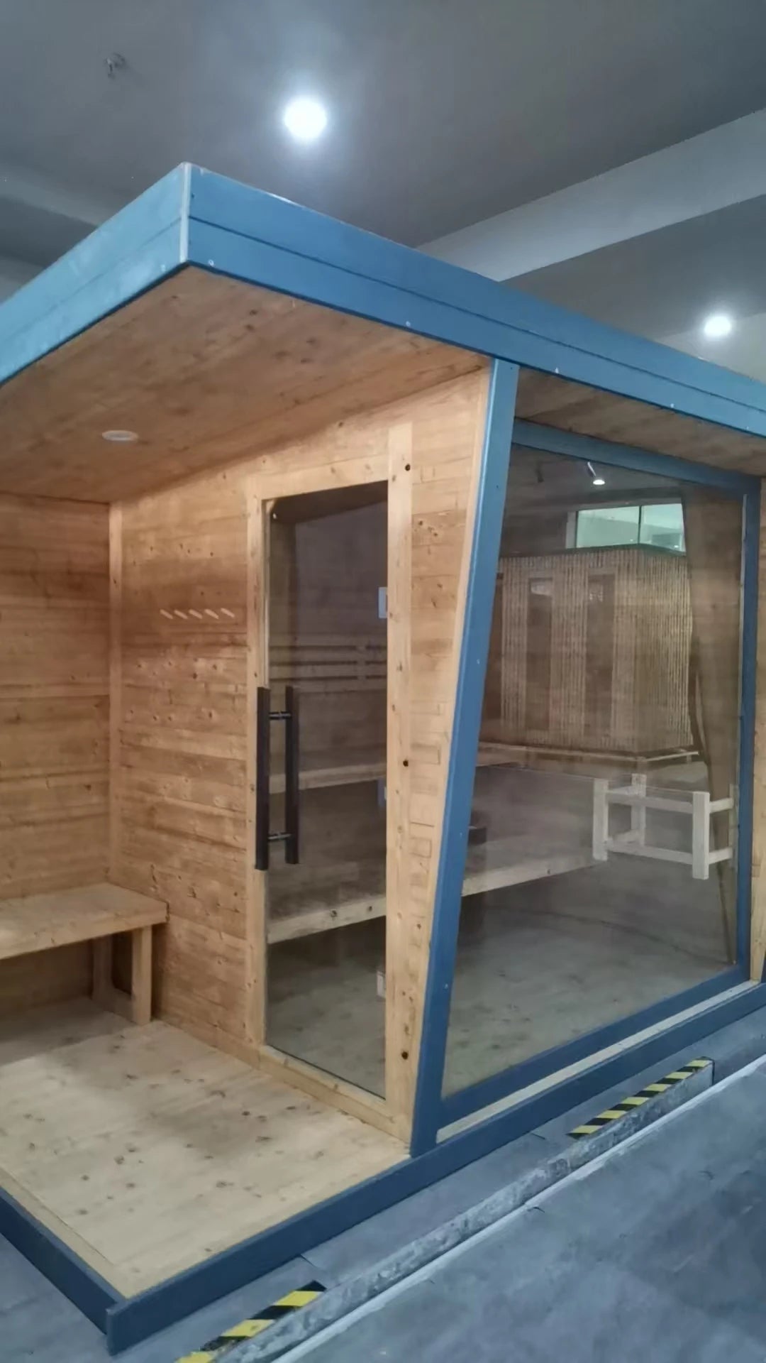 4-Person Traditional Carbonized Spruce Outdoor Dry Sauna Cabin for Garden Patio