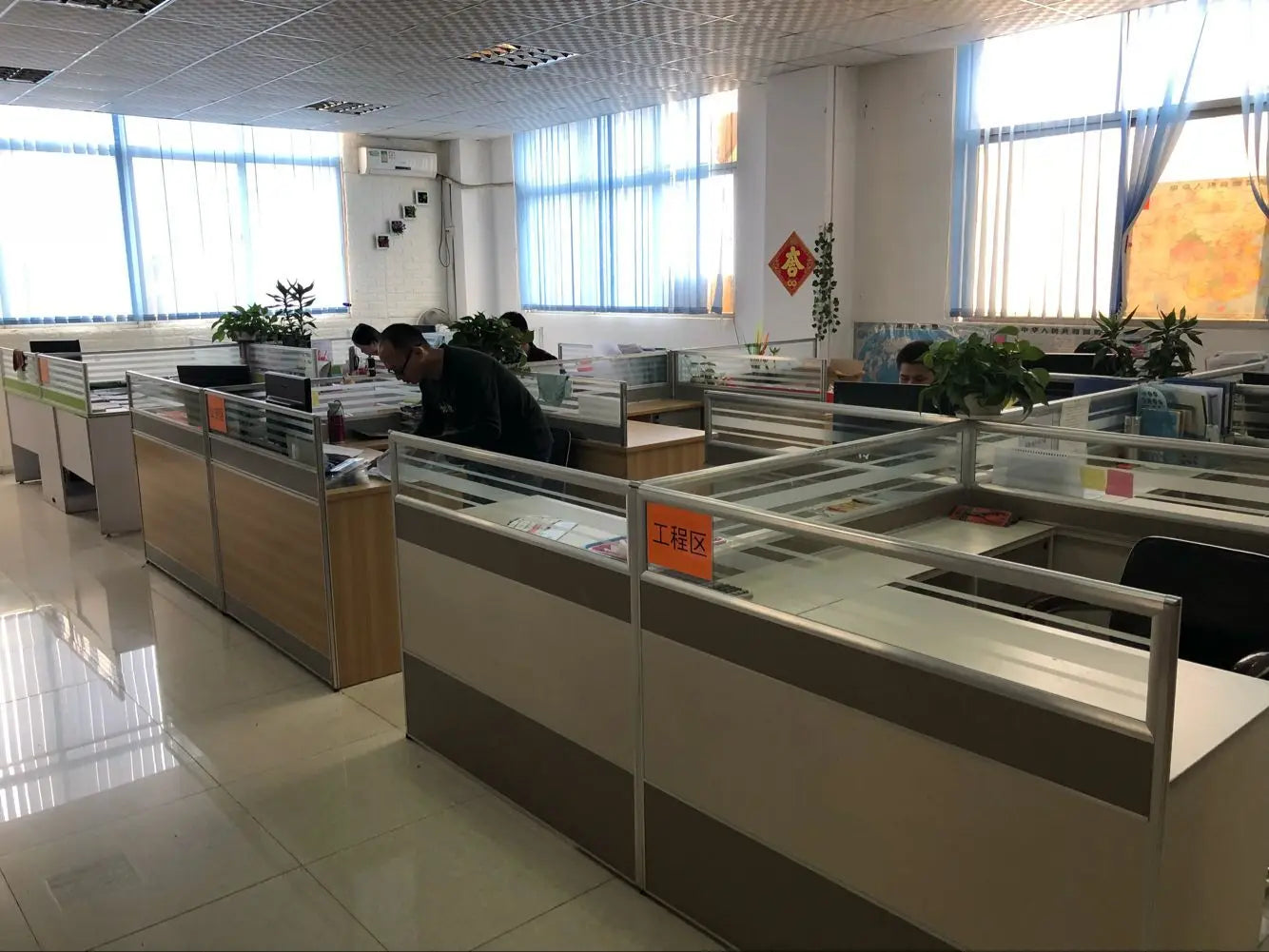 Chitwan Hot Business Trip Mini Vacuum Pump Travel Electric for Vacuum Storage Bags for Cloth Storage and Coat Storage Save Space