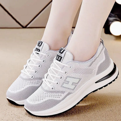 Spring Summer New Flying Ladies Sneakers Fashion Joker Running Mesh Breathable Casual Female Student Disposable Court Sneakers