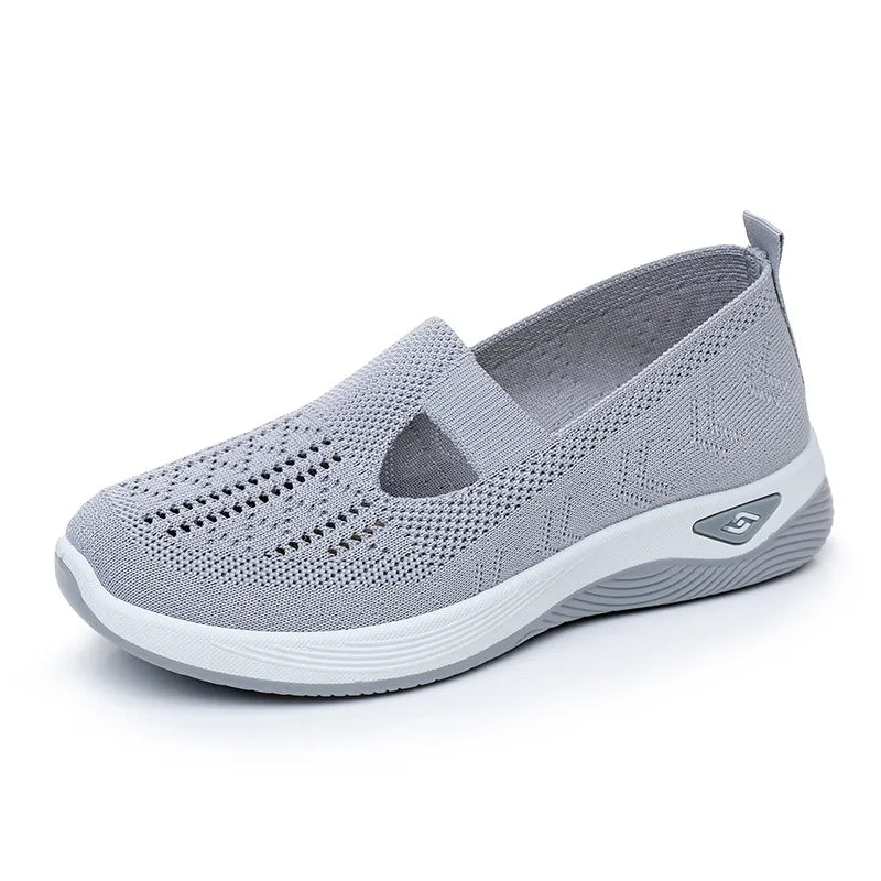 NY 2025 New lightweight summer breathable soft soled cloth shoes