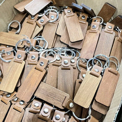 Stock 10pcs Wooden Blank Keychain for Engraving Painting Keychains With Leather Strap Keychain for Key Tag Luggage Tag Gift