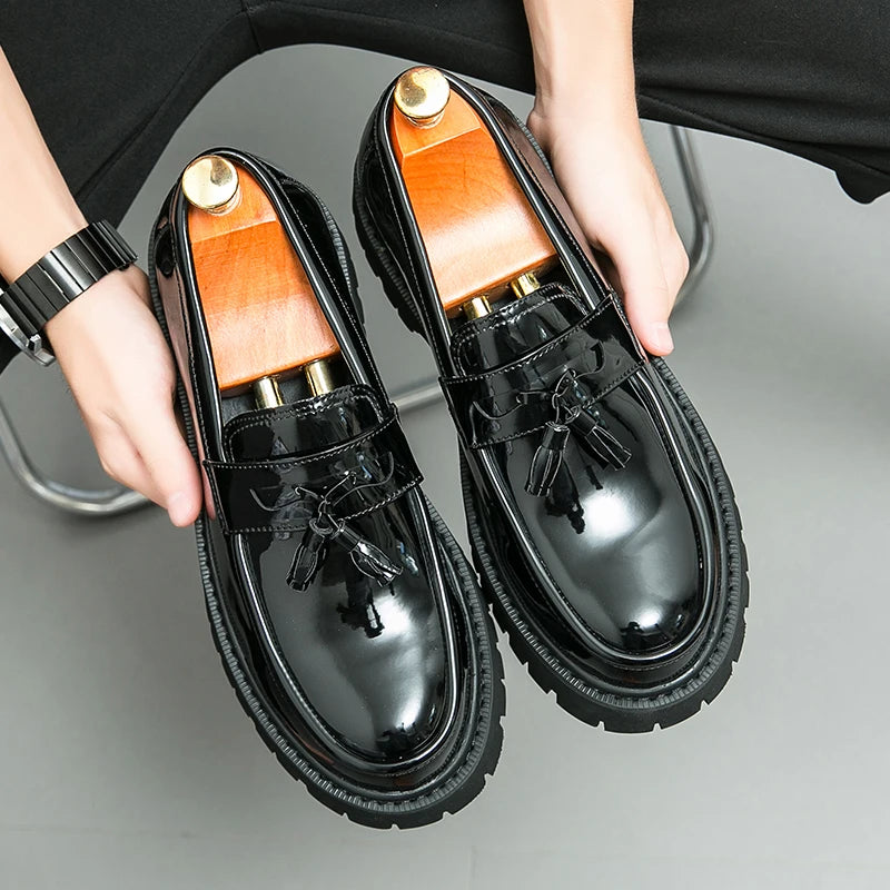 Thick Sole Classy Men Dress Shoes Black+White Color Handsome Wedding Tassels Loafer Shoes for Men