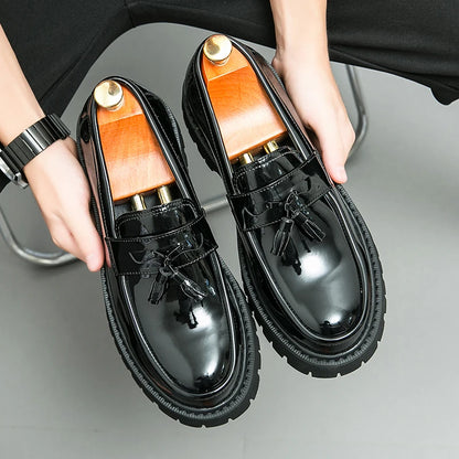 Thick Sole Classy Men Dress Shoes Black+White Color Handsome Wedding Tassels Loafer Shoes for Men