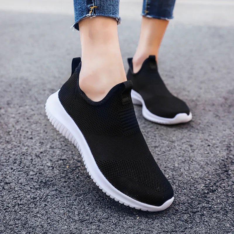 New Arrival Lightweight Slip-On Running Shoes for Couples Breathable Knit with Flexible Toe Air Cushion Cushioning Features