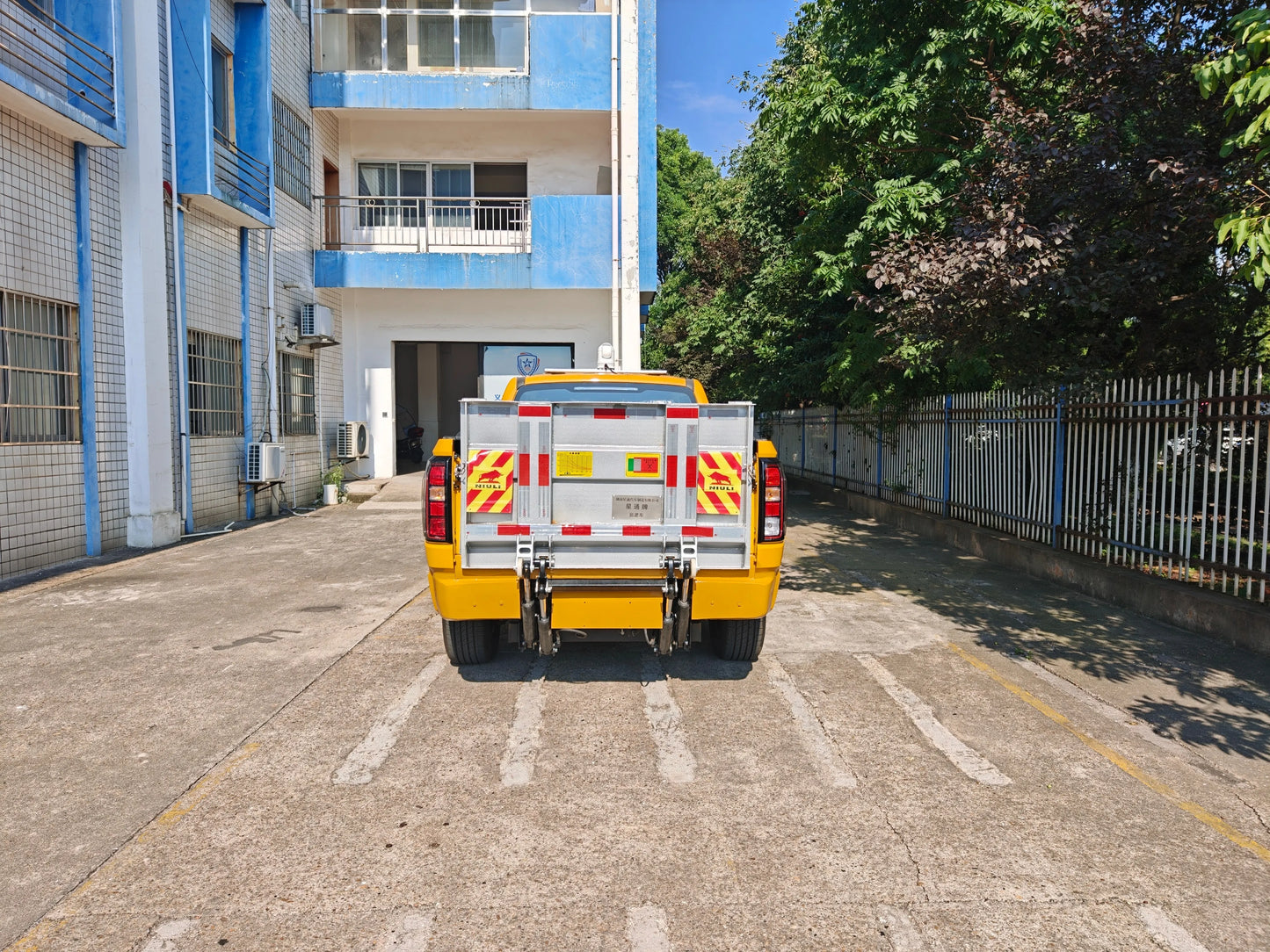 SEENTONE Diesel Inspection Car/Inspection Vehicle/Mobile Security Unit/Special Duty Car City Watch Patrol/Security Patrol Car