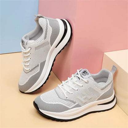 Spring Summer New Flying Ladies Sneakers Fashion Joker Running Mesh Breathable Casual Female Student Disposable Court Sneakers