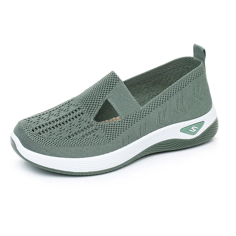 NY 2025 New lightweight summer breathable soft soled cloth shoes
